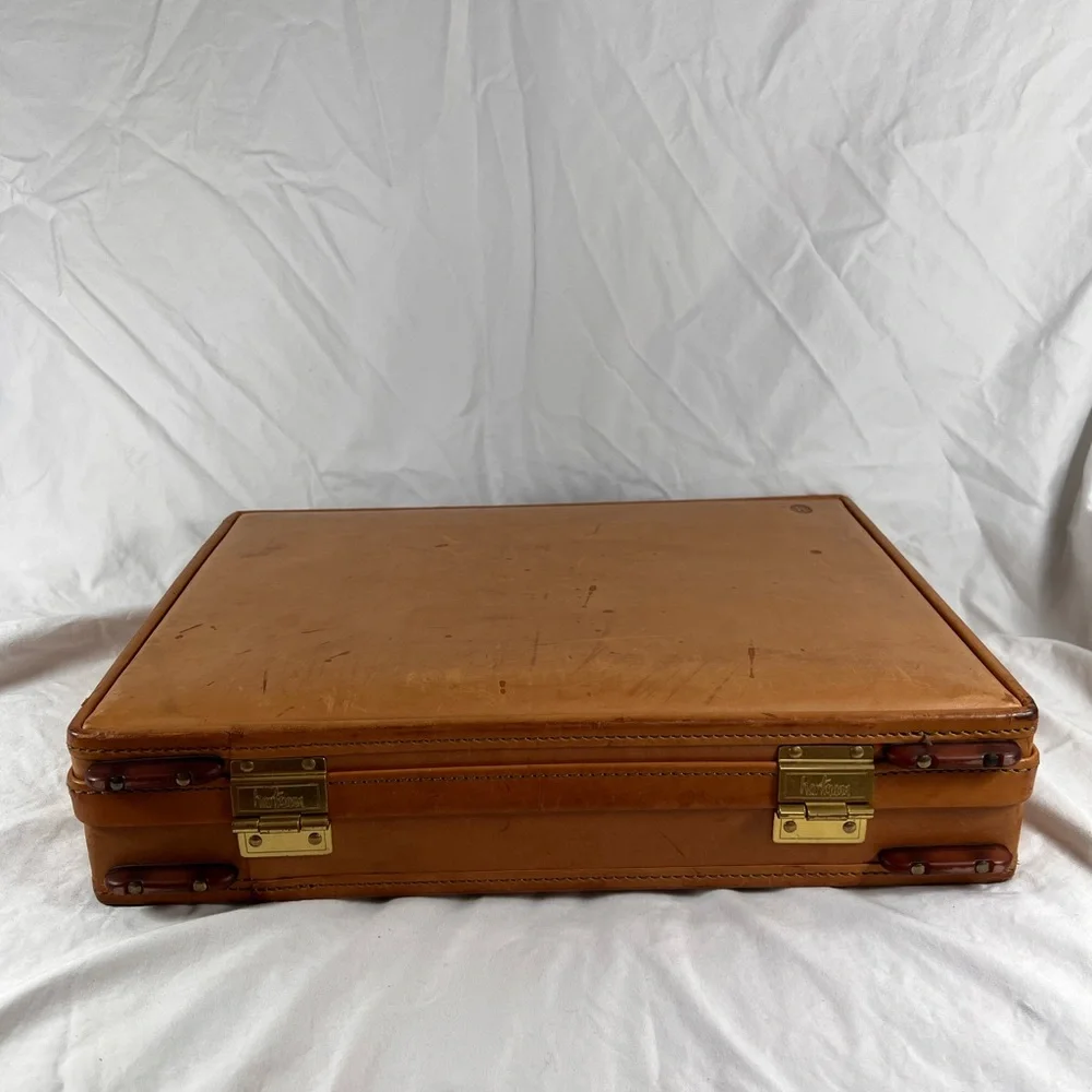 HARTMANN Stunning Authentic Belting Leather Woodbox Luggage Briefcase Attaché.